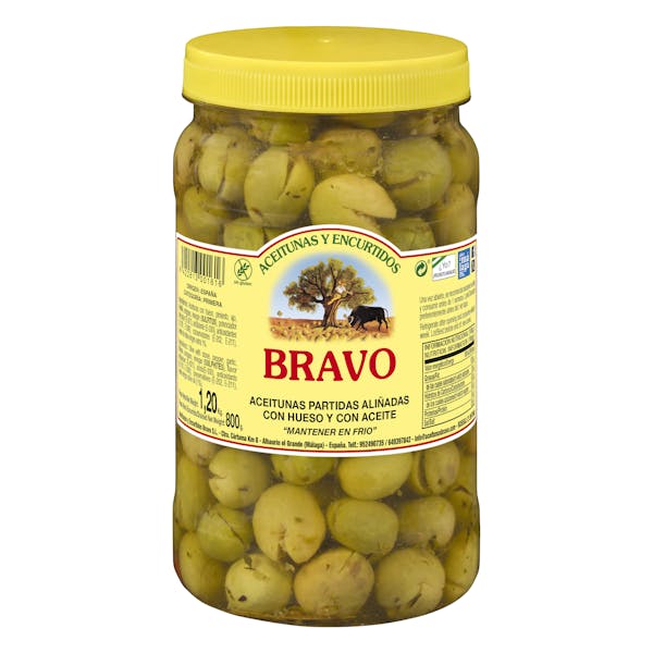 Aceitunas verdes con hueso Bravo y con aceite partidas aliñadas