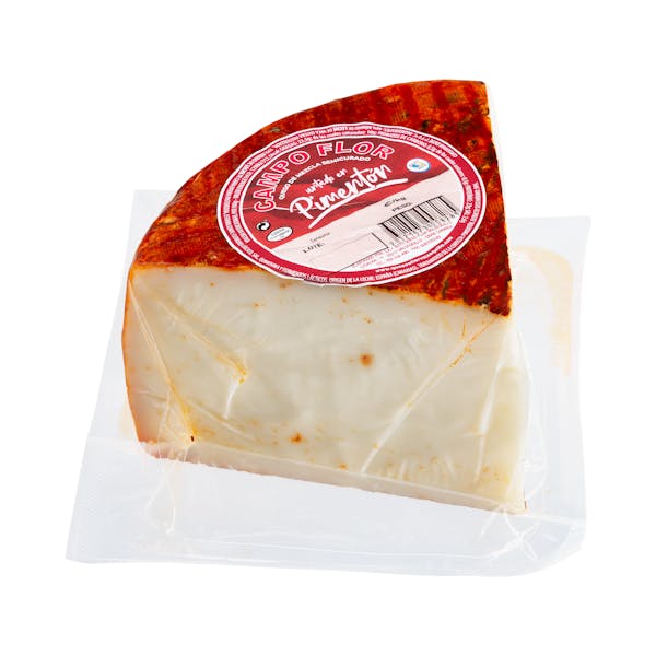 Queso semicurado de mezcla Campo Flor untado en pimentón