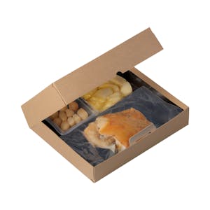 Cuarto de cochinillo asado Listo para Comer con cebolla confitada y patatas panaderas