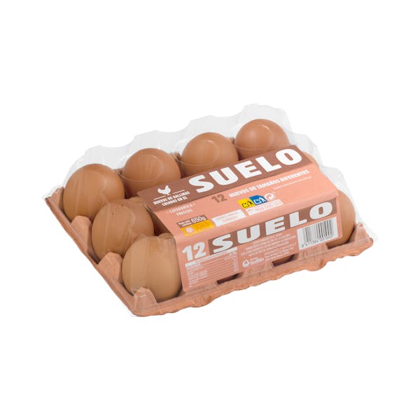 Huevos de gallinas criadas en el suelo