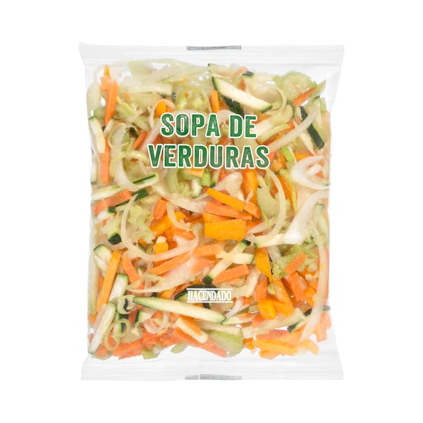 Sopa de verduras cortada y lavada